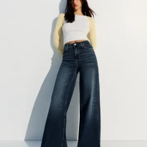 High-Waist Jeans